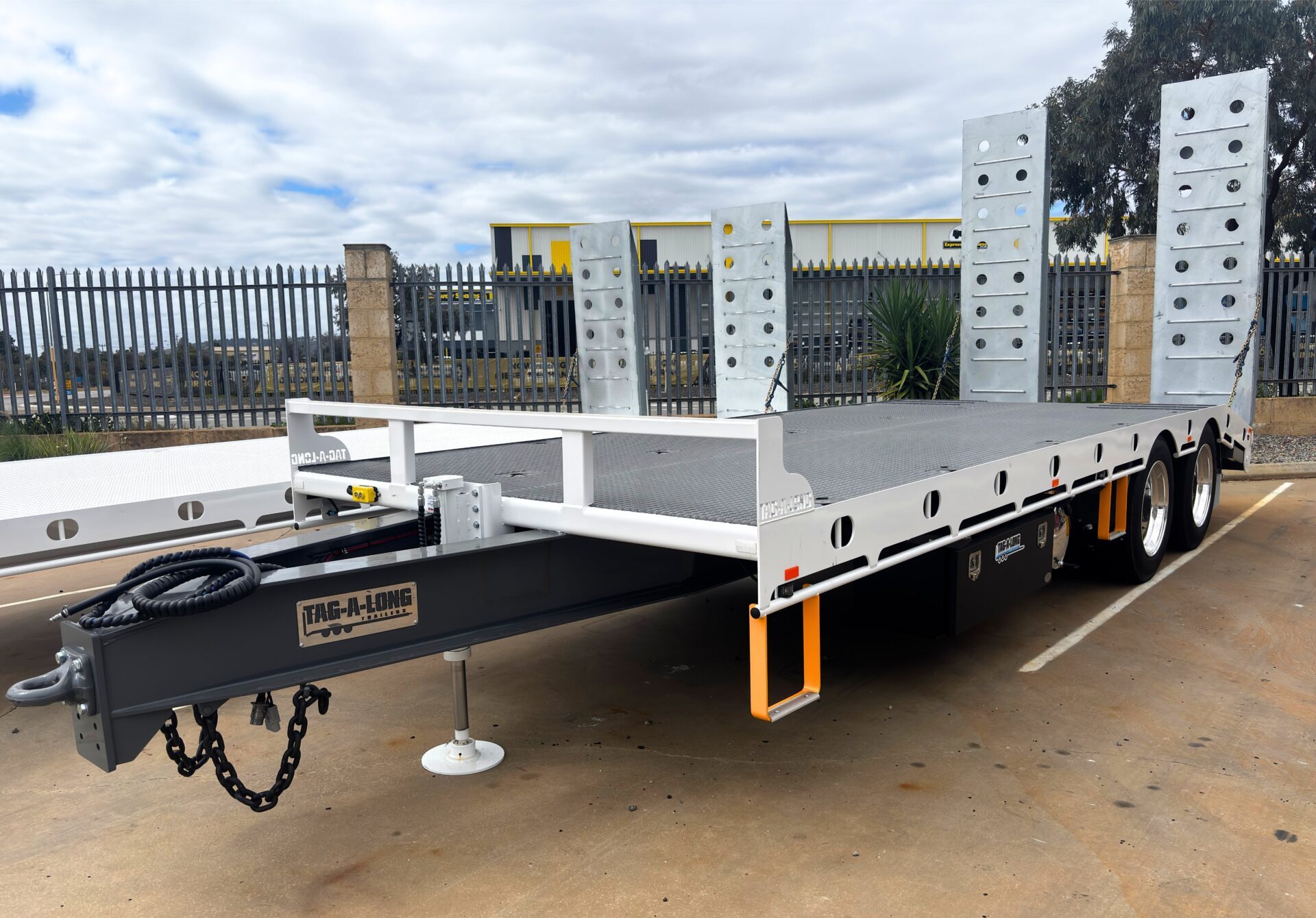 Tag A Long Tandem Axle Tag - Lombardi